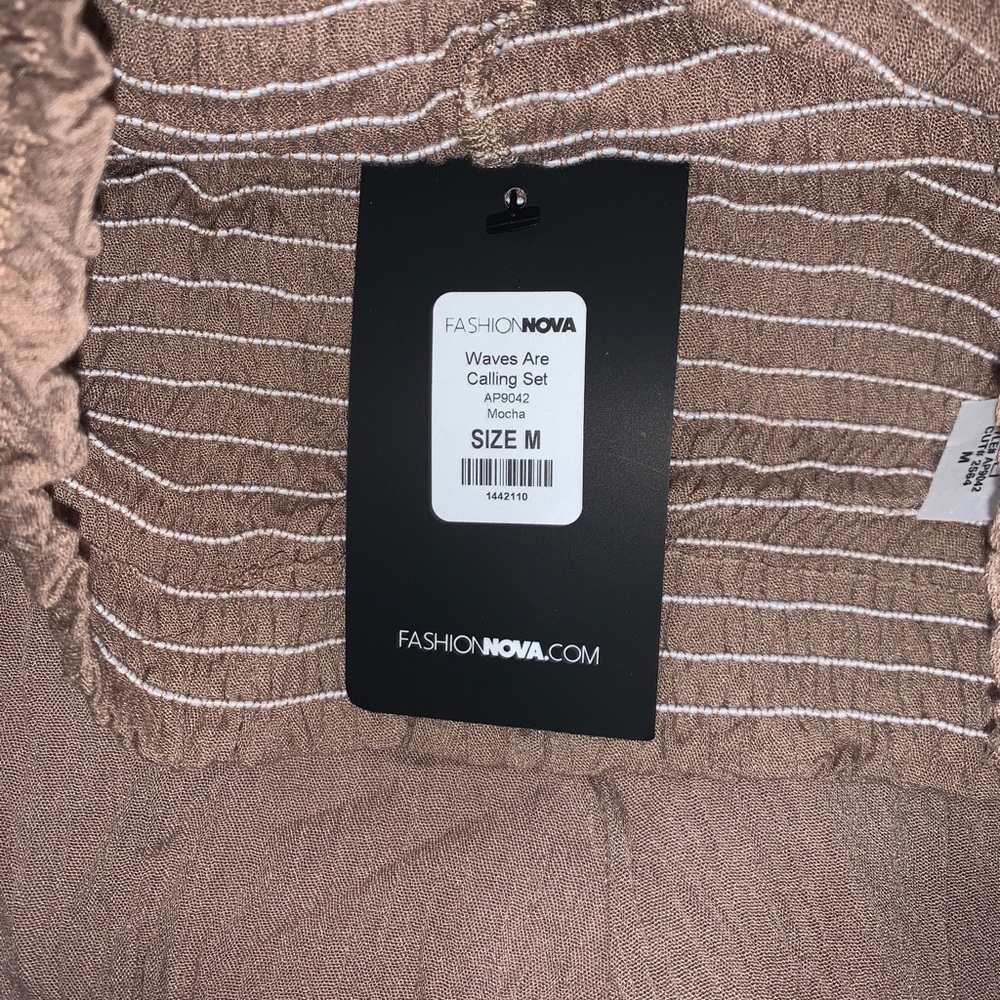 Fashionnova Mocha Waves are calling set. - Picture 6 of 12